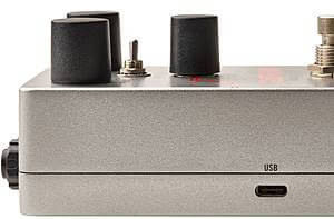 Universal Audio UAFX LA-2A Studio CompressorのサイドにはUSB搭載