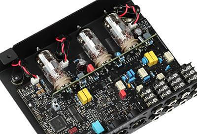 Tone King Royalist Preampは3基の真空管を搭載したプリアンプペダル