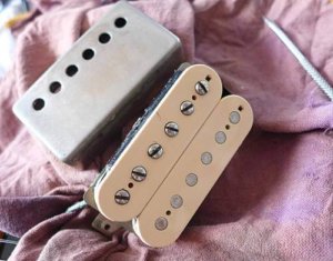 ピックアップカバーを外したSeth Lover model ( SH-55 )