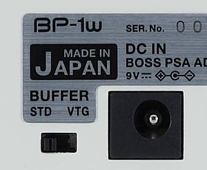 BOSS BP-1W Booster / Preampのサイドにはバッファードスイッチを搭載